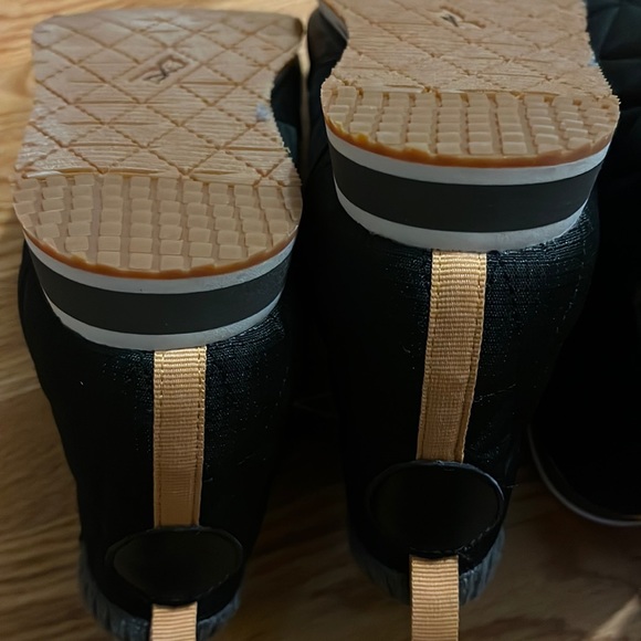 New Teva Ember Mid Boot Quilted Black Womens 8 - Picture 9 of 15